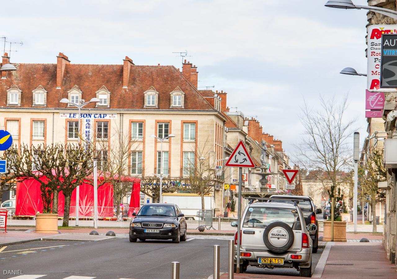 Hotel De La Cloche Vitry-le-François Habitación foto